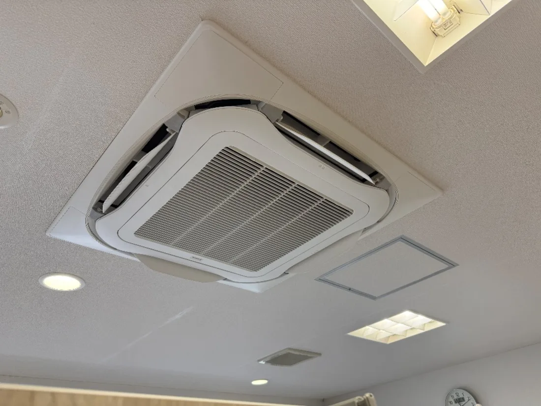 越谷市の業務用エアコン 施工前